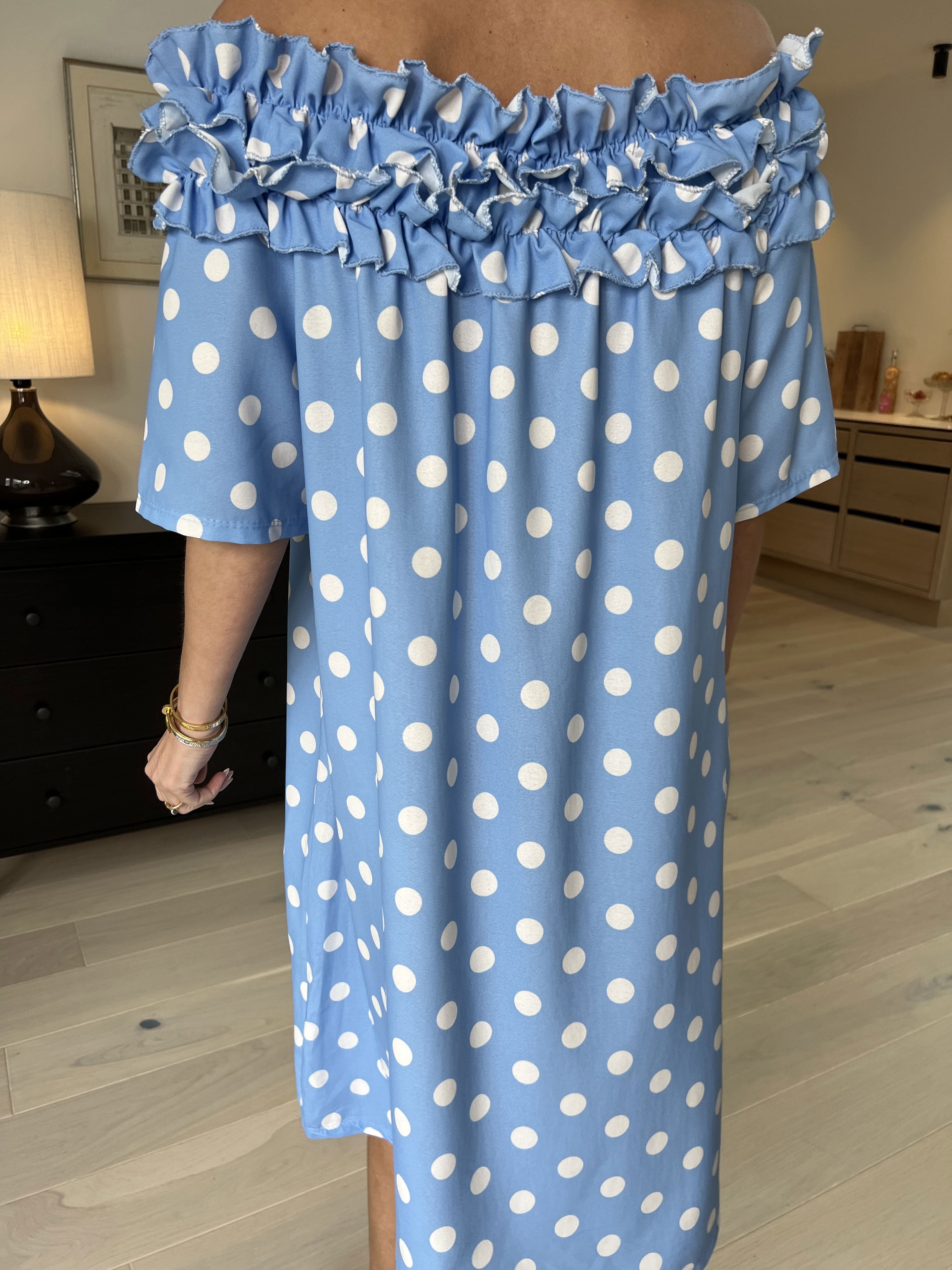 Chili Sleeveless Dress Dot - Klänning med prickar och volanger